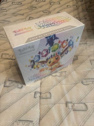 Caja Entrenador Elite Pokémon Evoluciones Prismáti