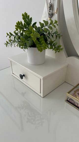 Tocador blanco Ikea con espejo y cristal
