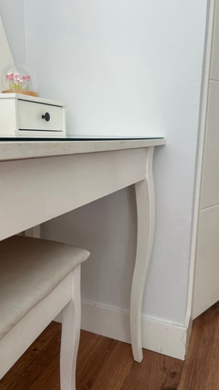 Tocador blanco Ikea con espejo y cristal