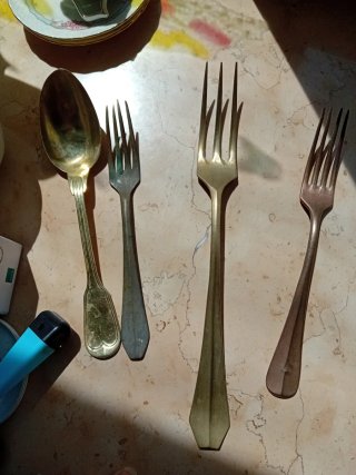 Set 4 pezzi: Cucchiaio e forchette vintage