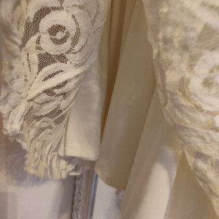 Magnífico Vestido Crema de Massimo Dutti