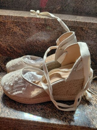 Zapatos Marypaz cuña encaje beige talla 38