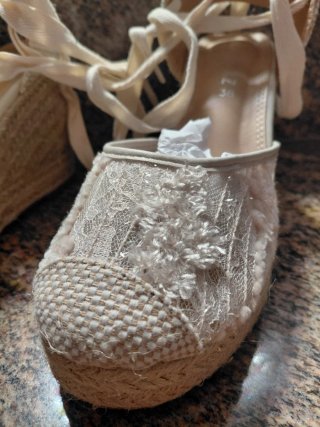 Zapatos Marypaz cuña encaje beige talla 38
