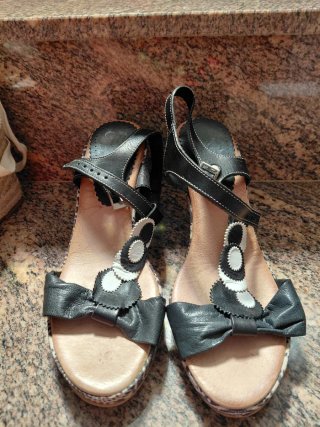 Zapatos Marypaz cuña encaje beige talla 38