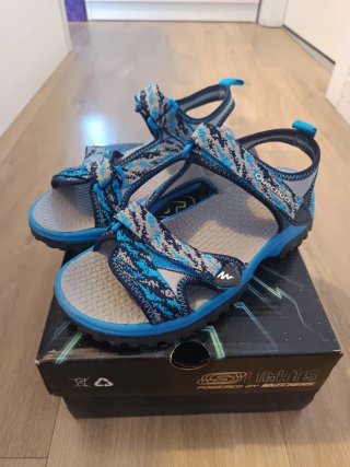 Sandalias Quechua con velcro. Talla 32-33