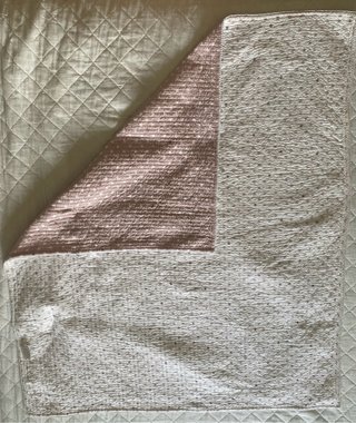 Colcha cuna con estrellas rosa y blanca reversible
