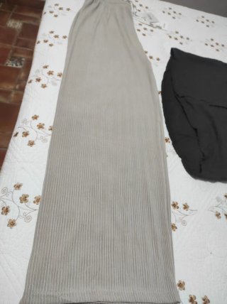 Conjunto Top Negro y Pantalón Beige