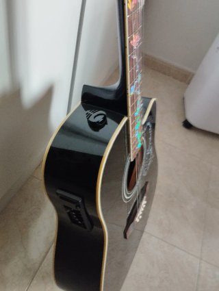 Guitarra Electroacústica Negra