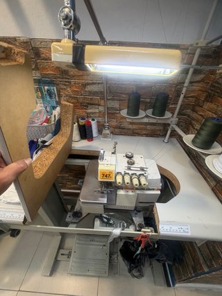 Máquina Overlock 4 hilos Siruba