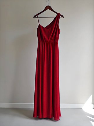 Vestido largo rojo asimétrico