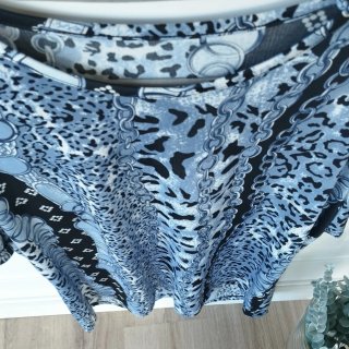 Camiseta estampada cadenas y leopardo