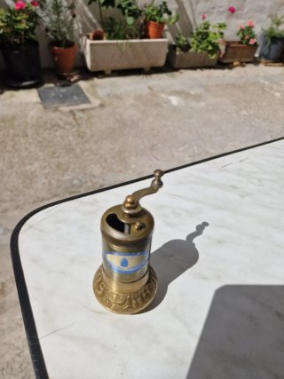 Antico macinino per pepe in ottone e rame
