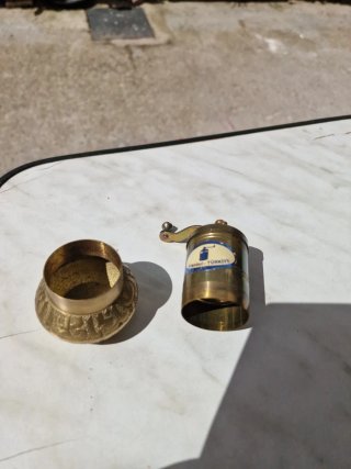 Antico macinino per pepe in ottone e rame