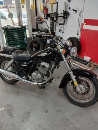 Suzuki Cruiser Moto