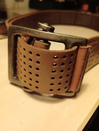 Cinturón Zara Hombre Perforado.