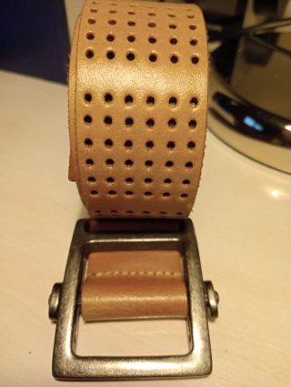 Cinturón Zara Hombre Perforado.