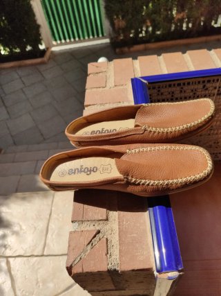 Zuecos de piel marrones talla 36