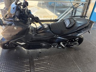 Yamaha TMAX 560 Negra 30000 lilometros