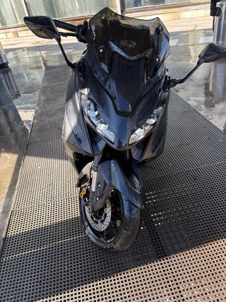 Yamaha TMAX 560 Negra 30000 lilometros