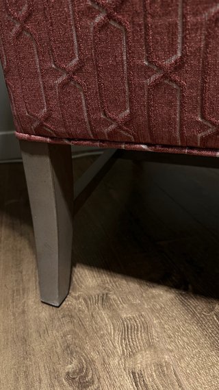 Sillón orejero Ethan Allen hecho a medida.