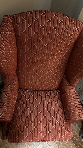 Sillón orejero Ethan Allen hecho a medida.