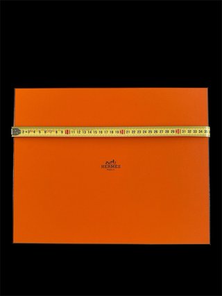 Scatola Hermès arancione con nastro e busta