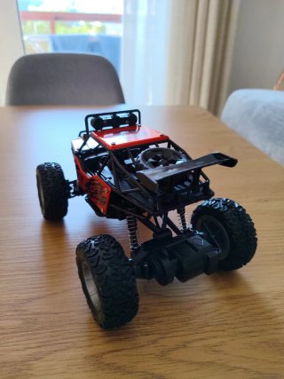 Coche teledirigido naranja con mando