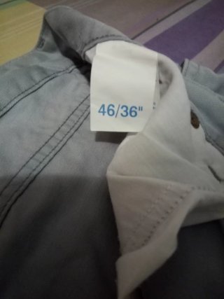 Pantalón gris
