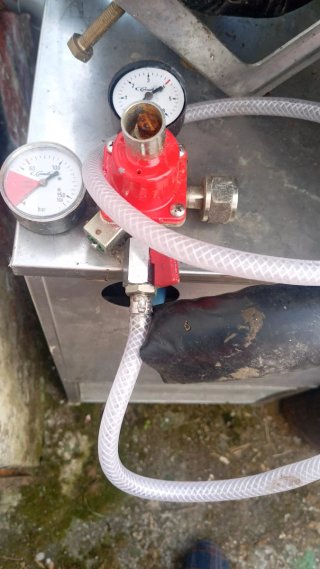 Grifo Cerveza con Enfriador y Botella Gas