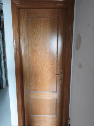6 Puertas de madera color roble  1 una doble salón