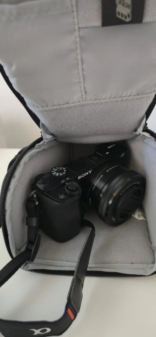 Cámara Sony A6000 + Accesorios