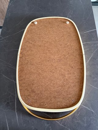 Vassoio vintage con manici dorati