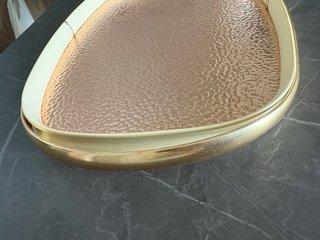Vassoio vintage con manici dorati