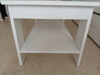 Mesa auxiliar salón cristal y madera