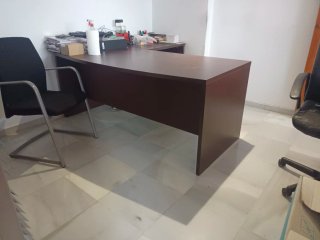 Mesa de oficina/despacho marrón