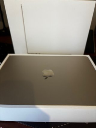 MacBook Air M2 Dorado