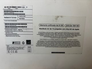 MacBook Air M2 Dorado