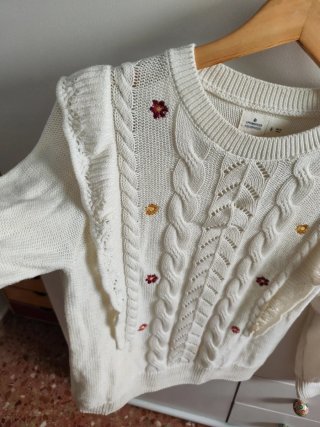 Jersey de punto beige con flores