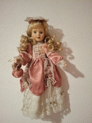 Muñeca de Porcelana Clásica Vestido Floral
