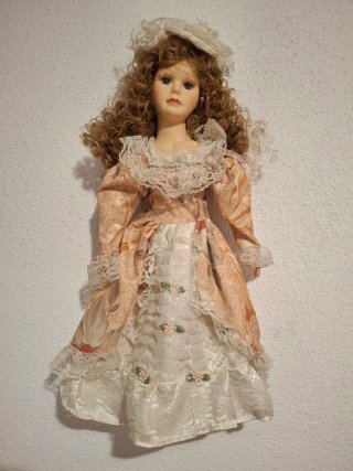 Muñeca de Porcelana Clásica Vestido Floral