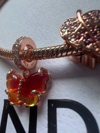 Pulsera Pandora Corazón con Charms