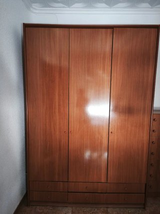 Armario 3 puertas madera con cajones