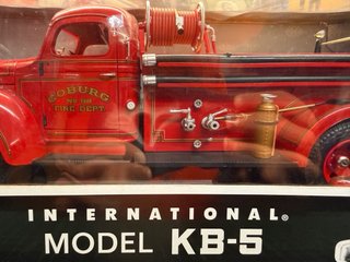 Maqueta Camión Bomberos International KB-5 1:16