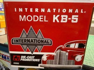 Maqueta Camión Bomberos International KB-5 1:16