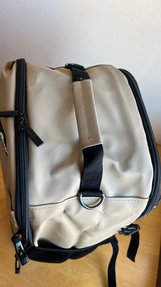 Mochila de cabina beige, Tamaño bajo asiento avión