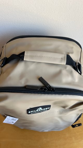 Mochila de cabina beige, Tamaño bajo asiento avión