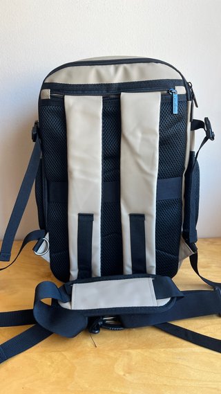 Mochila de cabina beige, Tamaño bajo asiento avión