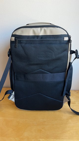 Mochila de cabina beige, Tamaño bajo asiento avión