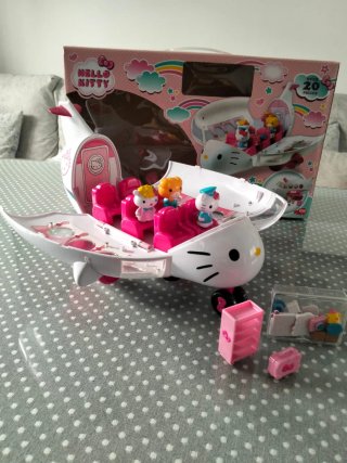 Avión Hello Kitty, con su caja y accesorios.