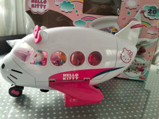 Avión Hello Kitty, con su caja y accesorios.